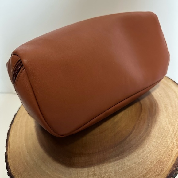Brown Leather Toiletry Bag with Handle and Zipper - Picture 8 of 16